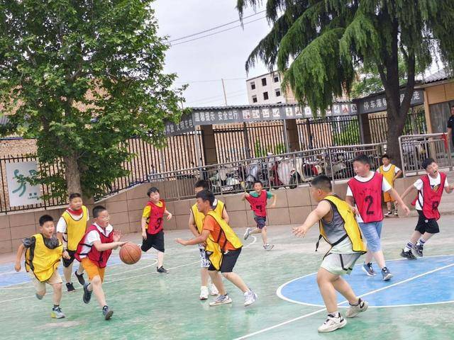 灞桥区惠王中心小学篮球赛：热血篮球季·童心筑梦时
