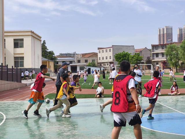 灞桥区惠王中心小学篮球赛：热血篮球季·童心筑梦时
