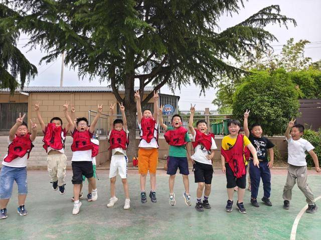 灞桥区惠王中心小学篮球赛：热血篮球季·童心筑梦时