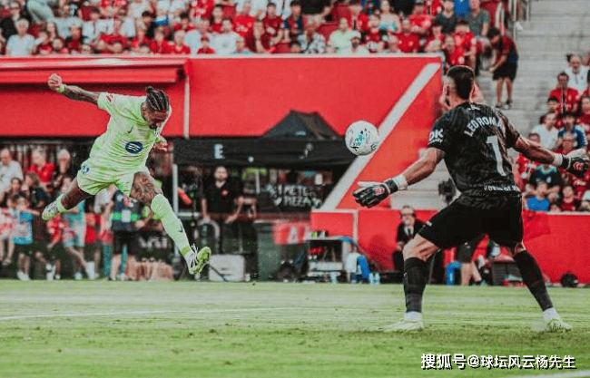 西甲战火重燃,巴萨3-0大胜马洛卡,马洛卡两人染红吞苦果