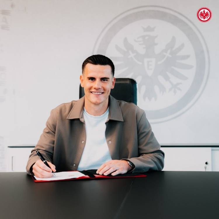 官方:法兰克福签下不莱梅门将泽特尔 据悉转会费500万欧