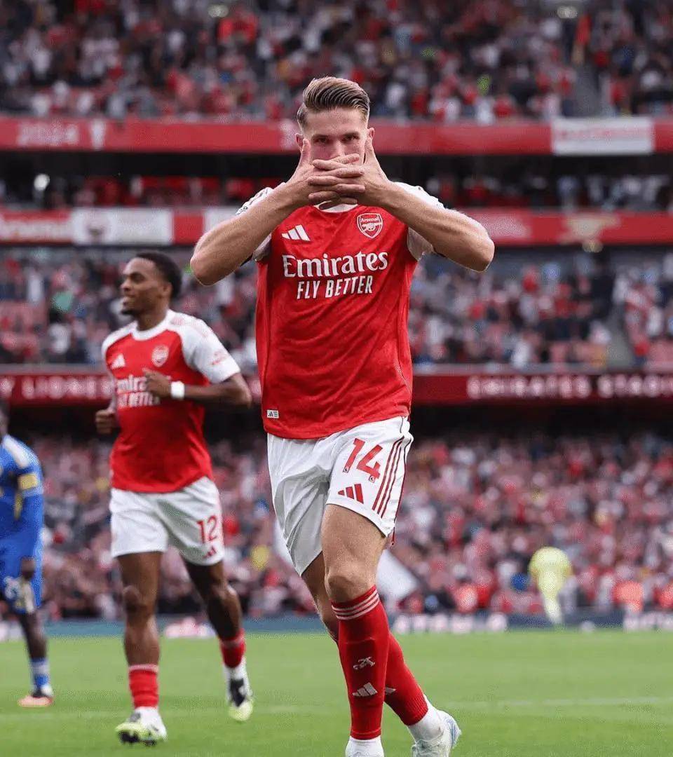 惊险,刺激,利物浦连场绝杀对手,但今年英超冠军是阿森纳了