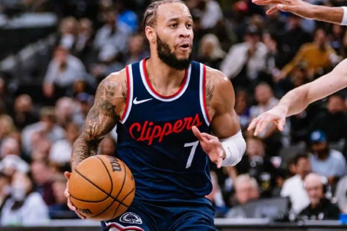 阿米尔-科菲加盟密尔沃基雄鹿，贾米尔-杨签约迈阿密热火