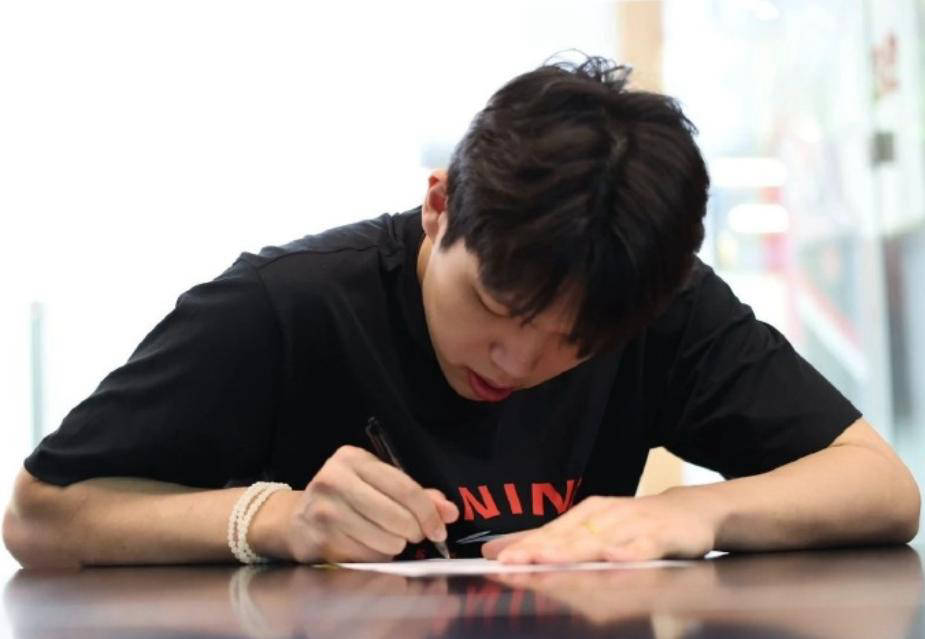 杨瀚森签约波特兰开拓者,旨在成为首发!