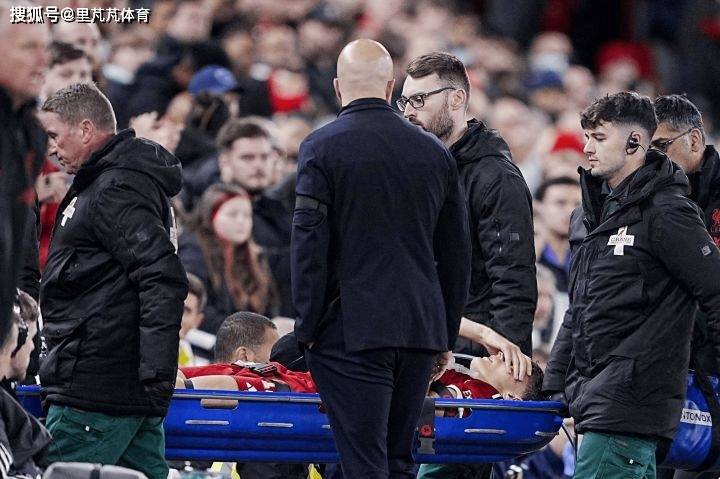 再次绝杀对手晋级,利物浦却“高兴不起来”:19岁天才遭遇重伤