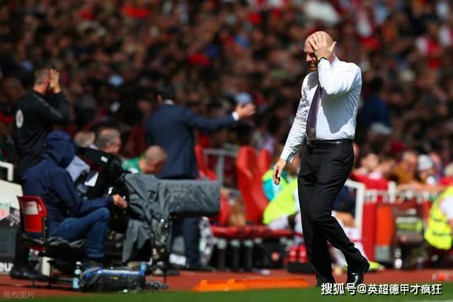 诺丁汉森林新帅肖恩戴奇继续禁止球员训练时佩戴保暖脖套和帽子!