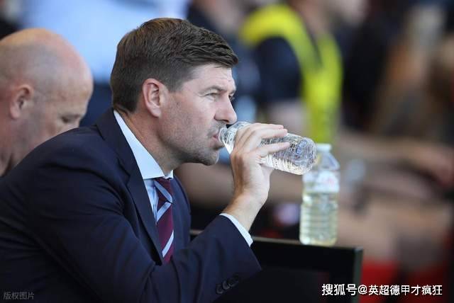 诺丁汉森林新帅肖恩戴奇继续禁止球员训练时佩戴保暖脖套和帽子!