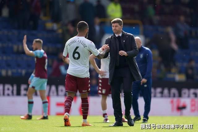 诺丁汉森林新帅肖恩戴奇继续禁止球员训练时佩戴保暖脖套和帽子!