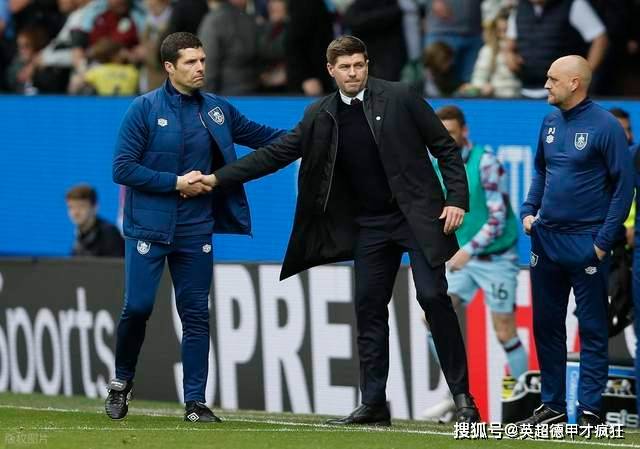 诺丁汉森林新帅肖恩戴奇继续禁止球员训练时佩戴保暖脖套和帽子!