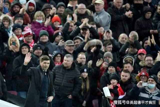 诺丁汉森林新帅肖恩戴奇继续禁止球员训练时佩戴保暖脖套和帽子!